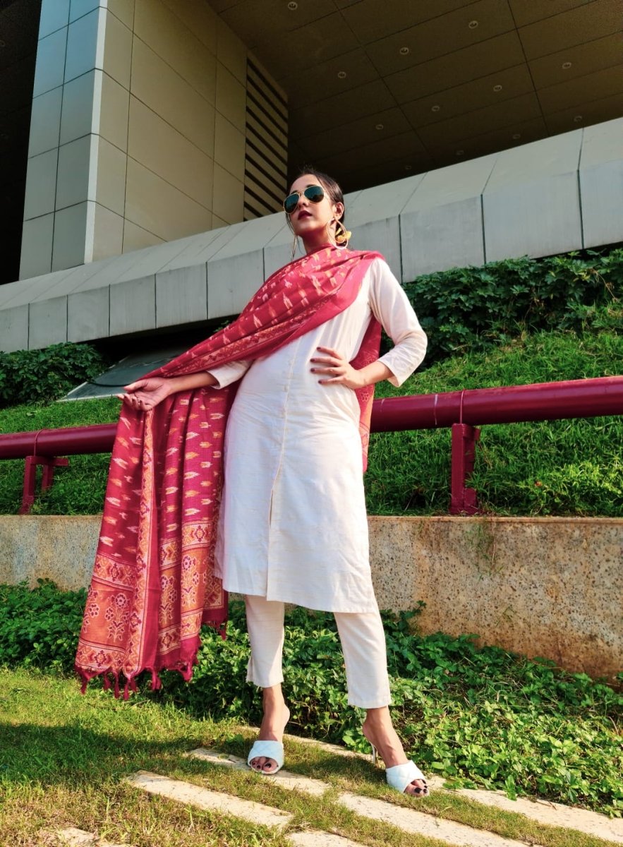 Jompers Women Off-White Solid Kurta with Trousers & Dupatta - JOKS_D8R_1332_Off-White_S